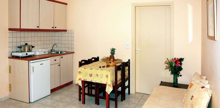Apsistokite DANAOS BEACH APARTMENTS viešbutyje už gerą kainą.