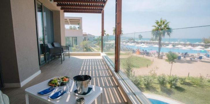 Apsistokite ALMYROS BEACH viešbutyje už gerą kainą. 