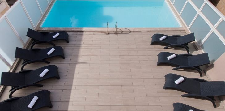 Apsistokite BLUBAY APARTMENTS viešbutyje už gerą kainą.