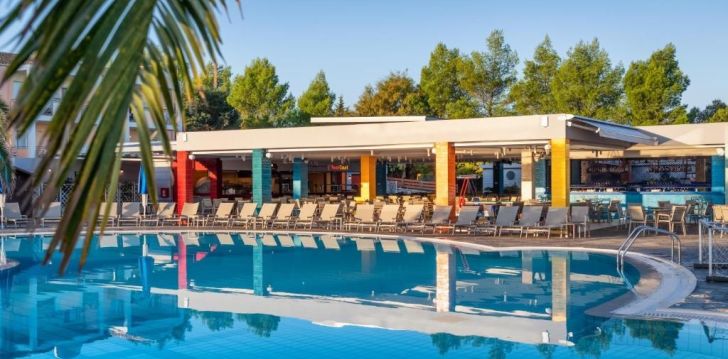 Tavęs laukia poilsis Graikija įsikūrusiame MAREBLUE BEACH RESORT