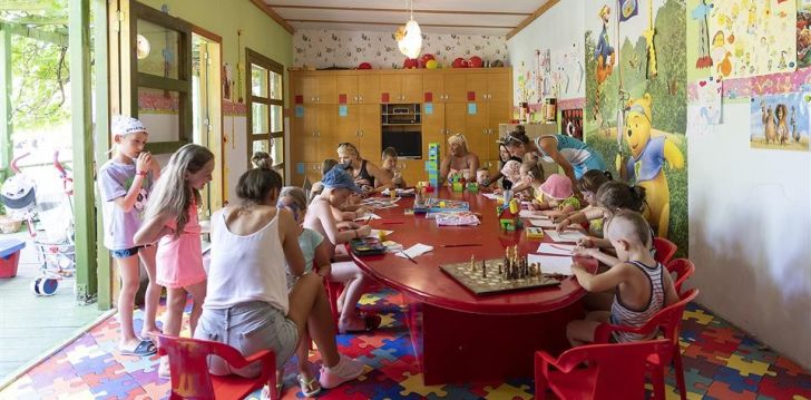 apsistokite LYCUS BEACH HOTEL viešbutyje už gerą kainą.