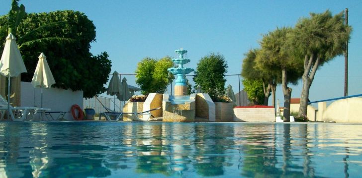 Viešbutis NIRVANA BEACH HOTEL įsikūręs Graikija.