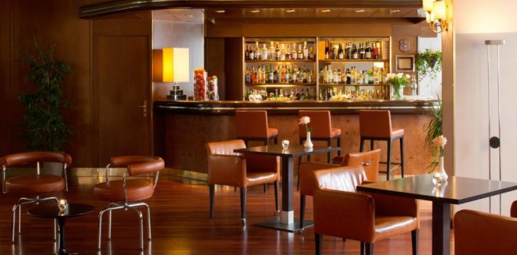Apsistokite STARHOTELS CRISTALLO PALACE viešbutyje už gerą kainą.