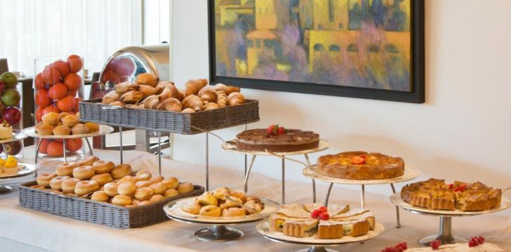 Viešbutis STARHOTELS CRISTALLO PALACE įsikūręs Italija.