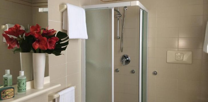 Viešbutis STARHOTELS CRISTALLO PALACE įsikūręs Italija.
