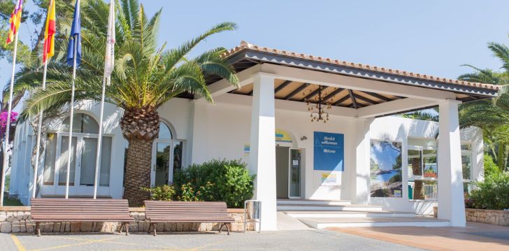 apsistokite HOTEL CLUB ES TALAIAL viešbutyje už gerą kainą. 