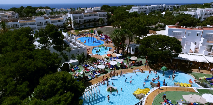 apsistokite HOTEL CLUB ES TALAIAL viešbutyje už gerą kainą.