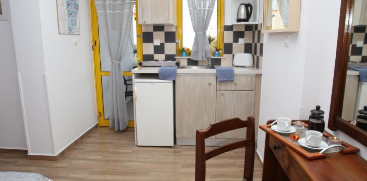 Rinkitės viešbutį HAPPY DAYS STUDIOS kelionei į Graikija