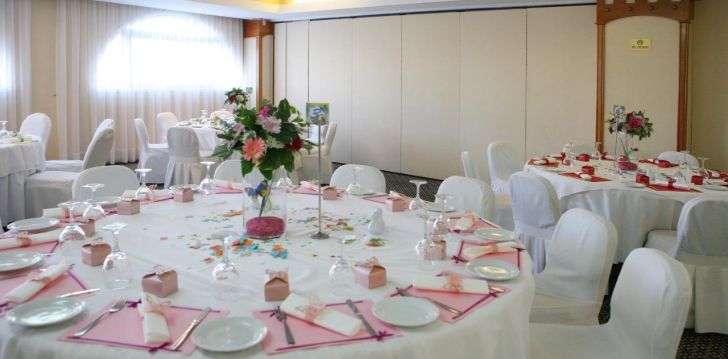 Viešbutis NAVARRIA HOTEL įsikūręs Kipras. 