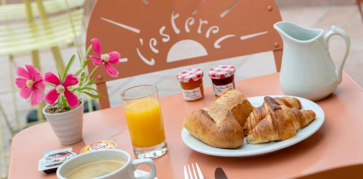 planuoji kelionę į Prancūzija? apsistokite 2 viešbutyje HOTEL L'ESTEREL.