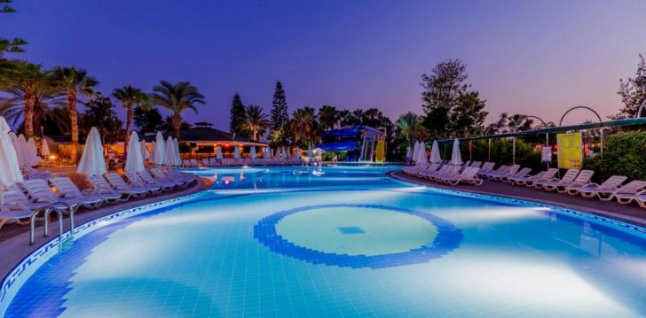 apsistokite HOLIDAY PARK RESORT viešbutyje už gerą kainą.
