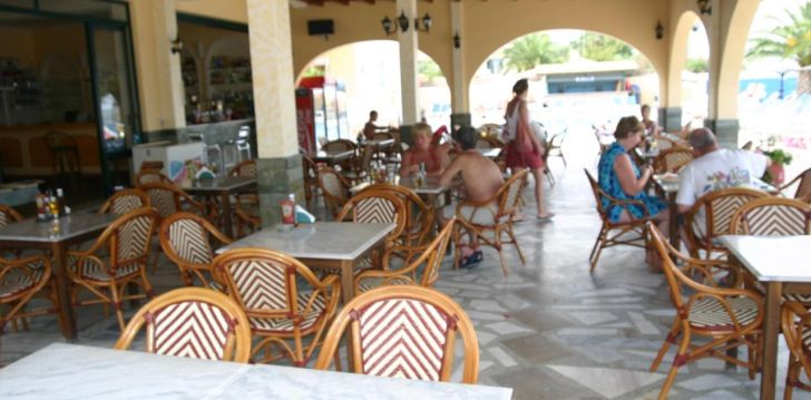 Planuoji kelionę į Graikija? apsistokite 2 viešbutyje LEMON GROVE BEACH HOTEL.