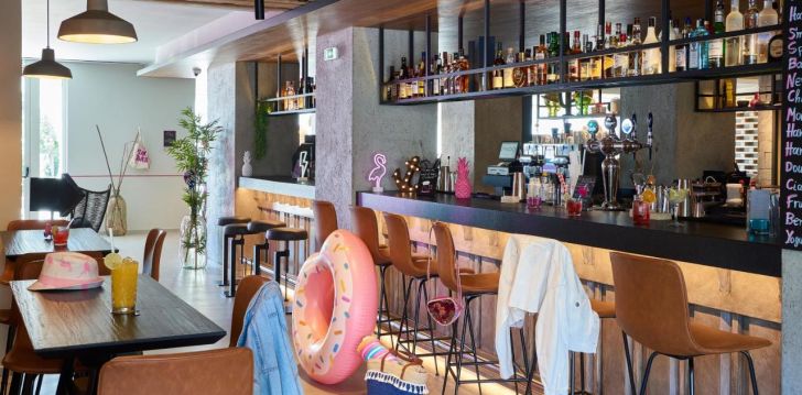 atostogos Graikija – apsistokite viešbutyje MOXY PATRA MARINA