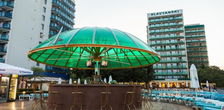 apsistokite HOTEL SLAVYANSKI viešbutyje už gerą kainą.