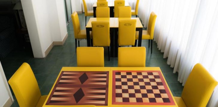apsistokite TOPAZ HOTEL viešbutyje už gerą kainą.