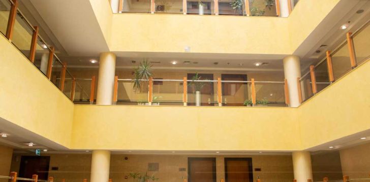 Atostogos JAE – apsistokite viešbutyje GRAND CENTRAL HOTEL