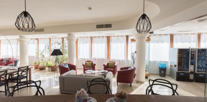 Planuoji kelionę į Italija? apsistokite 3 viešbutyje HOTEL LA BAIA.
