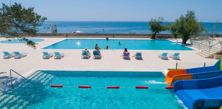 Atostogos Juodkalnija – apsistokite viešbutyje PEARL BEACH HOTEL & RESORT