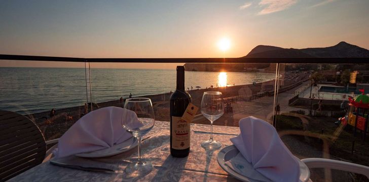 Viešbutis PEARL BEACH HOTEL & RESORT įsikūręs Juodkalnija. 