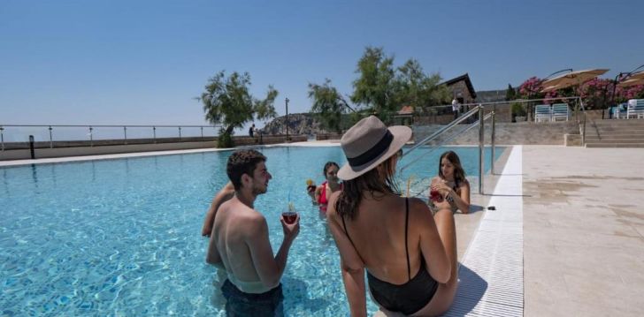 Jaukus viešbutis PEARL BEACH HOTEL & RESORT, jūsų atostogoms