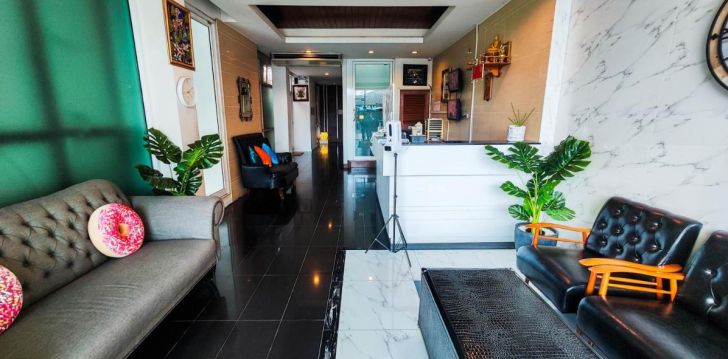 apsistokite SEA BREEZE JOMTIEN RESORT viešbutyje už gerą kainą.