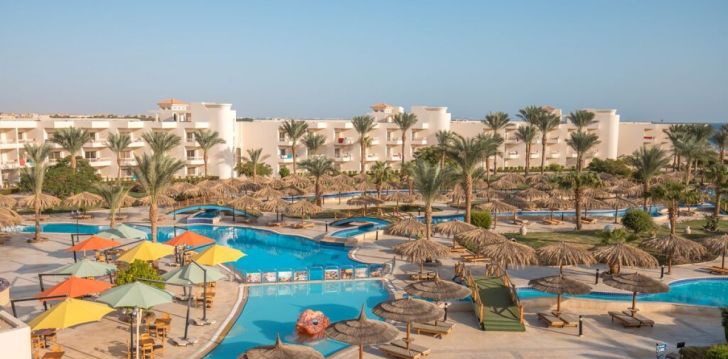apsistokite LONG BEACH RESORT viešbutyje už gerą kainą. 