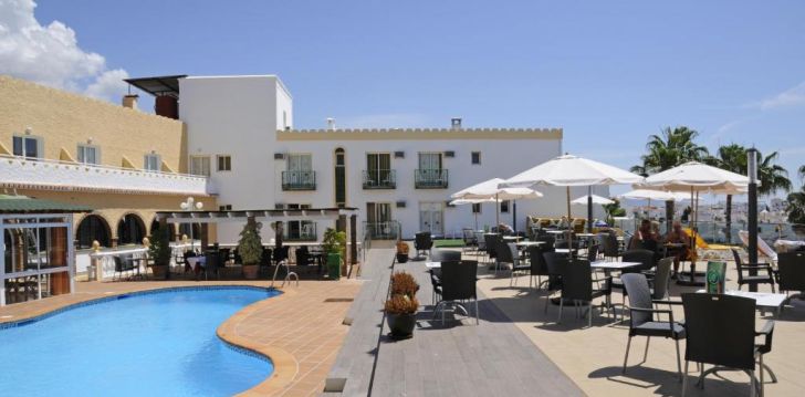 NERJA CLUB BY DOREBE HOTELS - klientų vertinamas, kaip geras kainos ir kokybės santykis. 