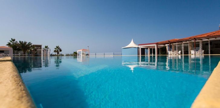 Tavęs laukia poilsis  įsikūrusiame MURDEIRA VILLAGE RESORT