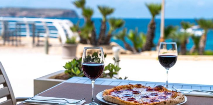 tavęs laukia poilsis Malta įsikūrusiame LABRANDA RIVIERA HOTEL & SPA