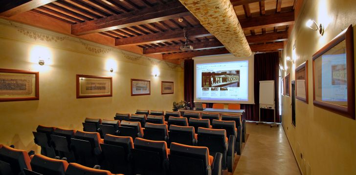 viešbutis HOTEL BOLOGNA įsikūręs Italija.