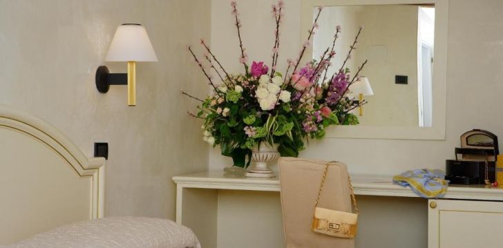 apsistokite HOTEL CARLTON CAPRI viešbutyje už gerą kainą.