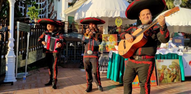 Rinkitės viešbutį QUATTRO BEACH SPA & RESORT HOTEL kelionei į Turkija