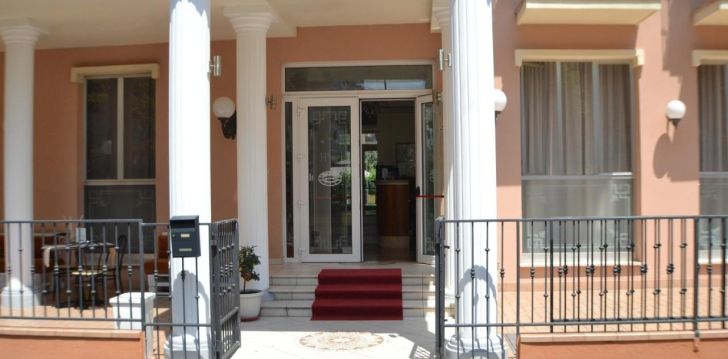 Planuoji kelionę į Italija? apsistokite 3 viešbutyje HOTEL VILLA CATERINA.
