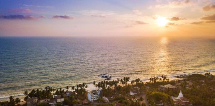 Patogus viešbutis jūsų kelionei – 4* HOTEL J AMBALANGODA