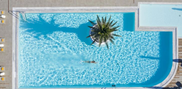 apsistokite NEGROPONTE RESORT viešbutyje už gerą kainą.
