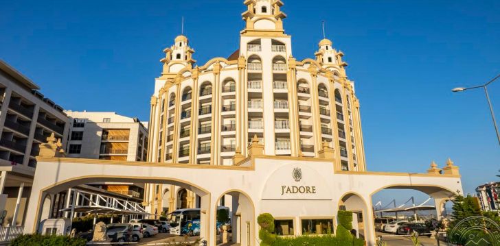 Apsistokite J'ADORE DELUXE HOTEL & SPA viešbutyje už gerą kainą. 