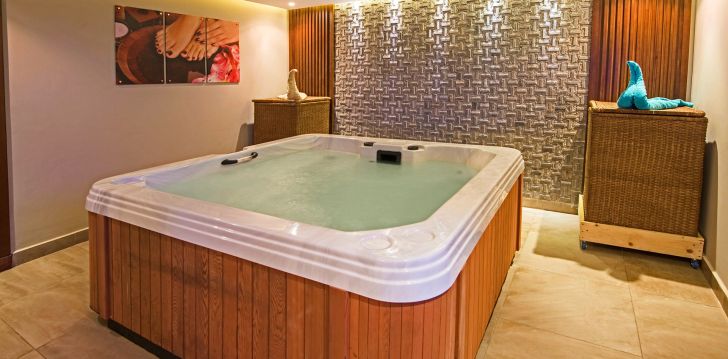 patogus viešbutis jūsų kelionei – 5* ROYAL TULIP BEACH RESORT