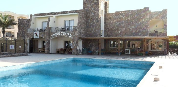 apsistokite ROYAL BRAYKA BEACH RESORT viešbutyje už gerą kainą.