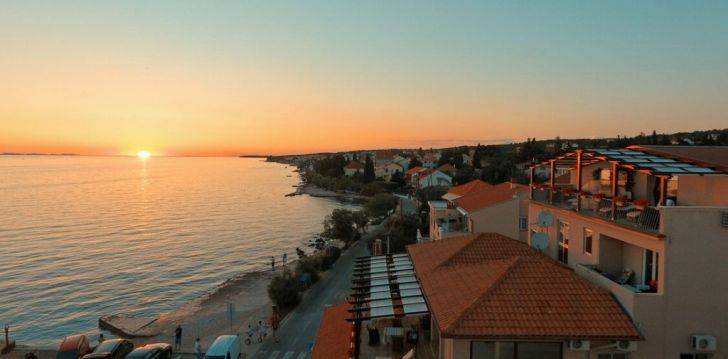 Poilsis ant jūros kranto Zadare 3* viešbutyje HOTEL DELFIN! 2