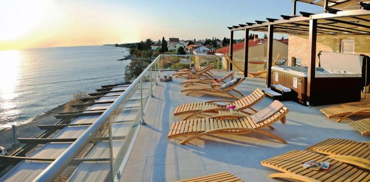 Poilsis ant jūros kranto Zadare 3* viešbutyje HOTEL DELFIN! 1