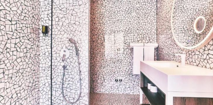 Tavęs laukia poilsis Juodkalnija įsikūrusiame CARINE HOTEL KUMBOR