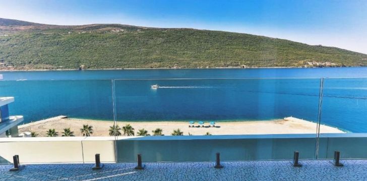 CARINE HOTEL KUMBOR - klientų vertinamas, kaip geras kainos ir kokybės santykis. 