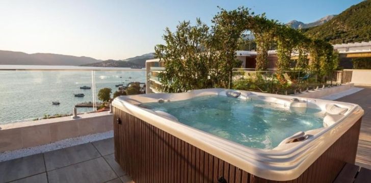 Viešbutis CARINE HOTEL KUMBOR įsikūręs Juodkalnija.