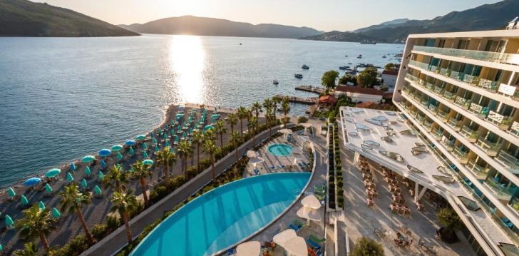 Viešbutis CARINE HOTEL KUMBOR įsikūręs Juodkalnija.