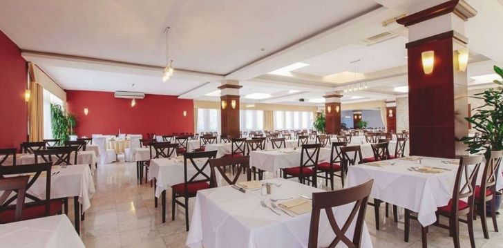 tavęs laukia poilsis Juodkalnija įsikūrusiame MONTENEGRO BEACH RESORT