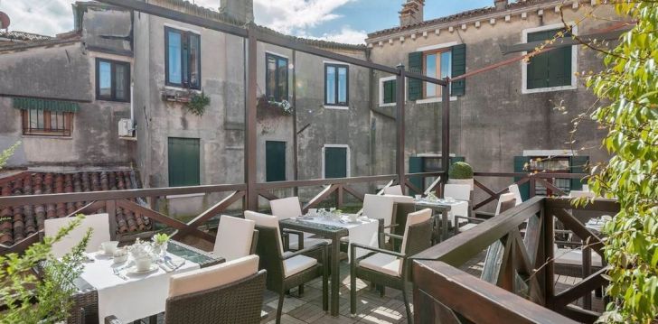 Apsistokite HOTEL CA' DEI CONTI viešbutyje už gerą kainą.