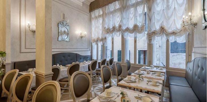 Viešbutis HOTEL CA' DEI CONTI įsikūręs Italija. 