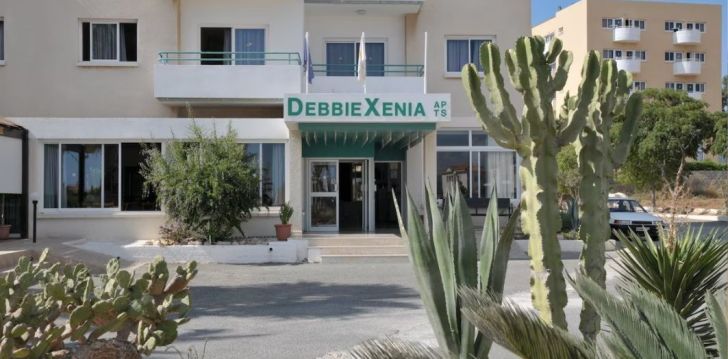 Apsistokite DEBBIE XENIA HOTEL APARTMENTS viešbutyje už gerą kainą.