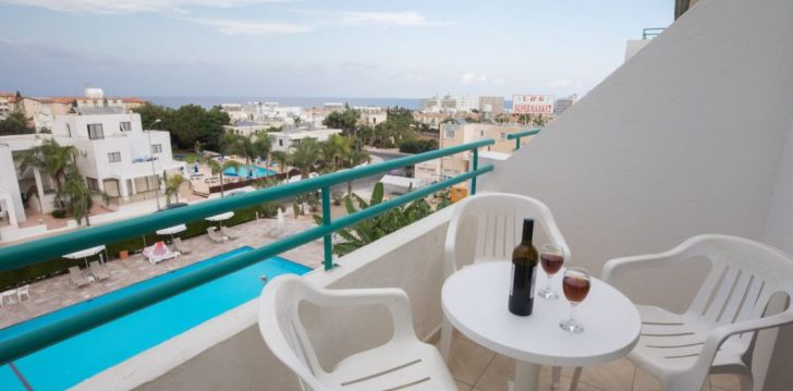 Patogus viešbutis jūsų kelionei – 3* DEBBIE XENIA HOTEL APARTMENTS