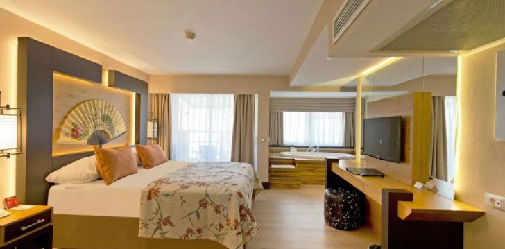 apsistokite LIMAK LARA DELUXE HOTEL & RESORT viešbutyje už gerą kainą. 